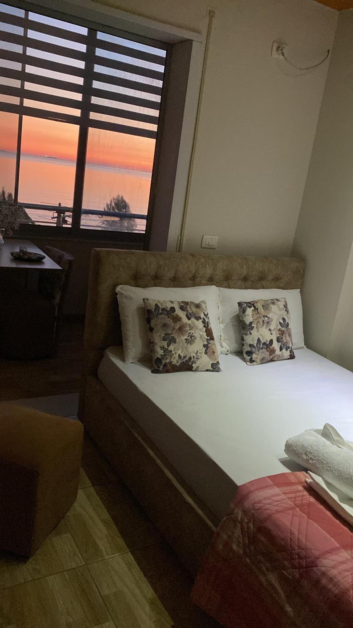 Cozy Beachfront Room Durres Luaran gambar